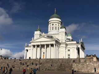 15 vuotta sitten vietin juhannusta näissä maisemissa, join kahvia ja söin jäätelöä Espalla. Helsinki City oli juhannuksena 2003 todella hiljainen. Vietin lähes koko kesän pääkaupunkiseudulla, miettien ankarasti tulevaisuuttani.